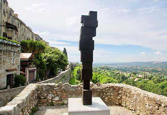 Antony Gormley, Big switch, 2014. Fonte, 295 x 59 x 50 cm. Courtesy de l’artiste et Galerie Thaddaeus Ropac London Paris Salzburg. Photo: Loïc Deltour.