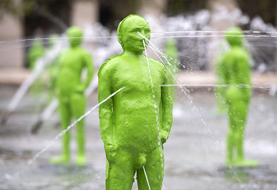 Vue de l'installation de Fabrice Hyber dans la fontaine des jardins du Domaine national du Palais-Royal, 2022 © Didier Plowy - CMN